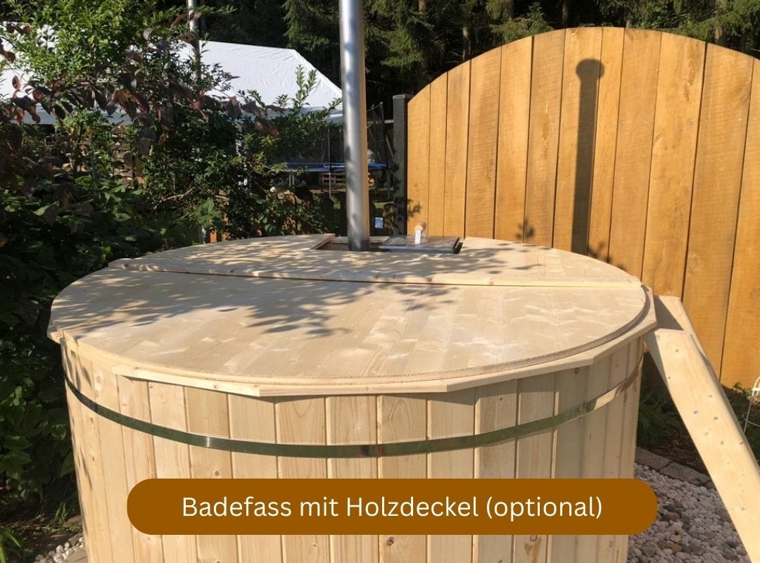 Badefass mit Holzofen und Holzdeckel