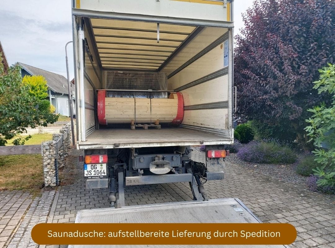 Saunadusche fertig montiert, auch als Gartendusche benutzbar